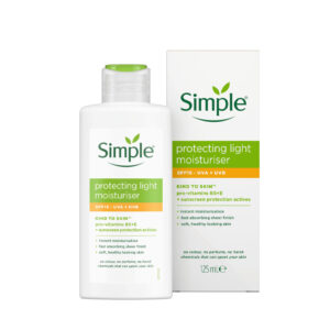 کرم محافظ و مرطوب کننده سیمپل Simple مدل Light Spf 15 حجم 125 میلی لیتر